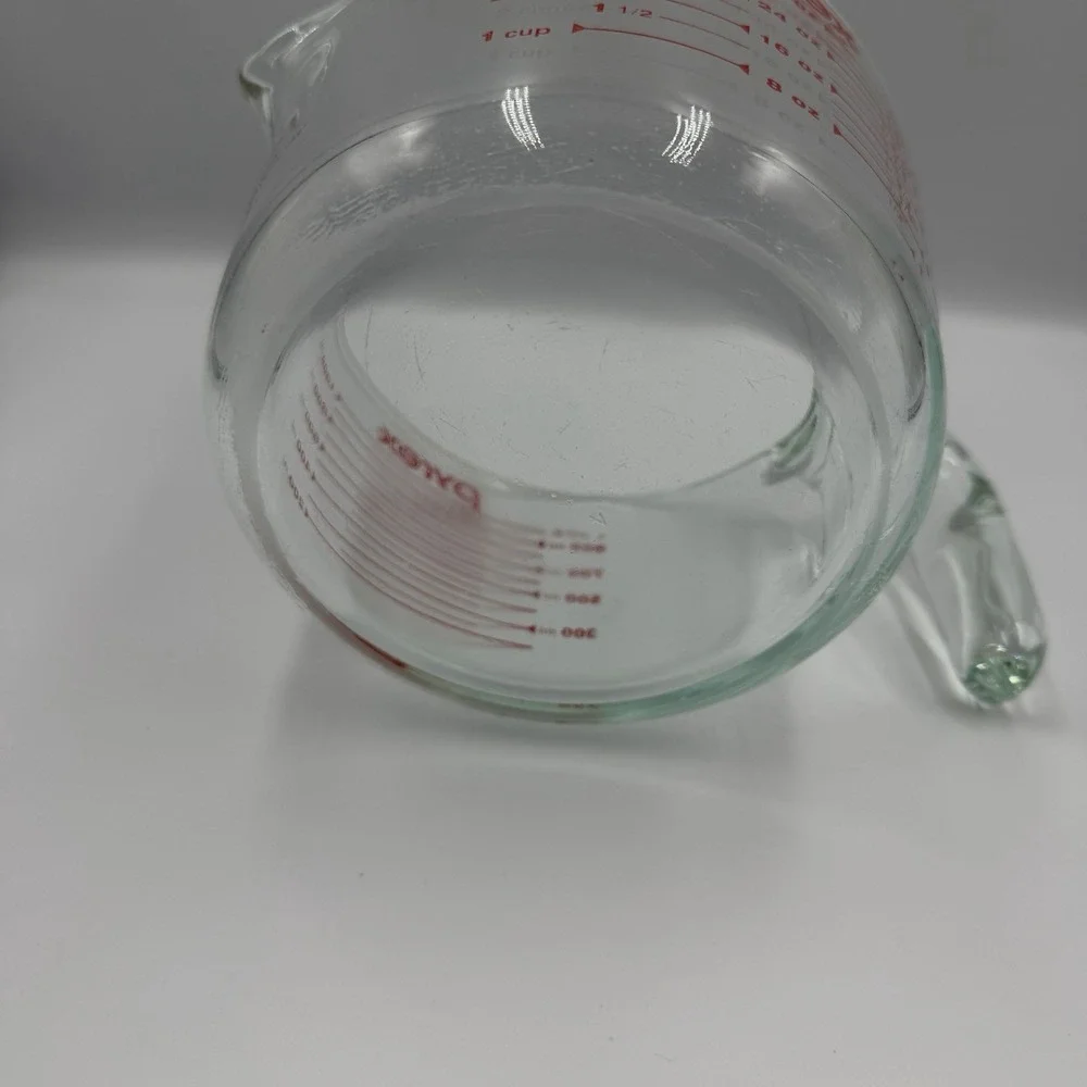 Pyrex 4-Cup 1 Quart Glass Measuring Cup with‎ Red Lettering and Open Handle